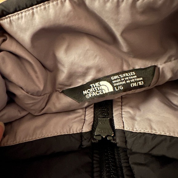 The North Face Black and Light Gray Girls' Puffer Jacket - Picture 3 of 9